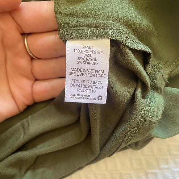 Fortune+Ivy green blouse size Medium - Picture 3 of 3